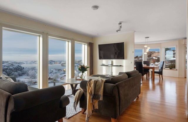 1. Huset H - Drei Schlafzimmer Villa, Schläft 6