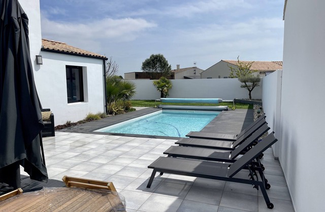 Charming villa at the gates of La Rochelle with heated swimming pool.