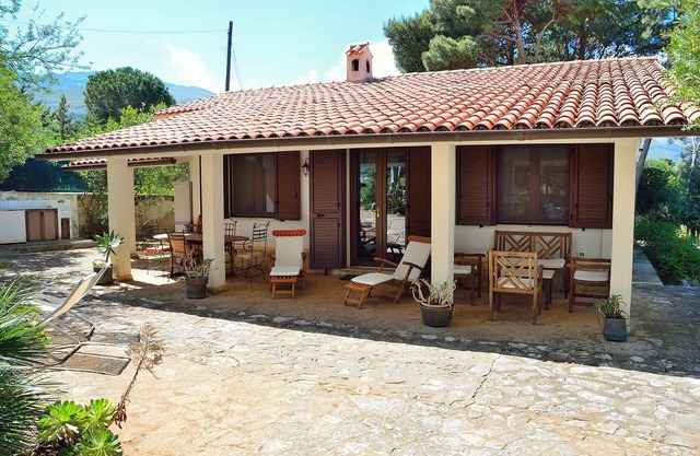 Sehr hübsche Villa in herrlich ruhiger Lage mit privatem Zugang zum Meer (Felsenküste)