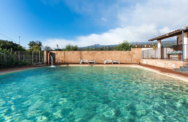 Charmante Villa mit Pool, Garten und Aussicht