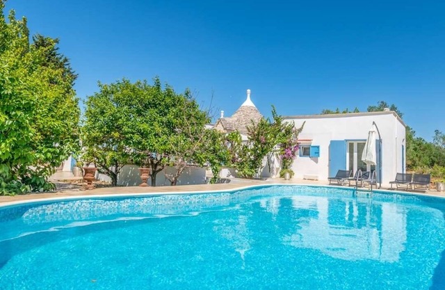 Charmante Villa mit privatem Pool in malerischer Landschaft