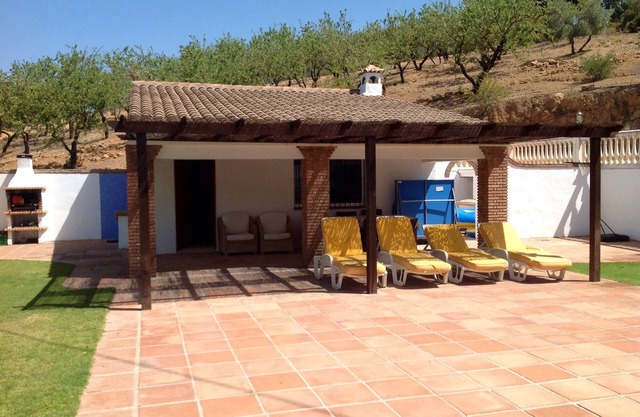 Charmante Villa mit sehr privater Pool in einem schönen Olivenhain