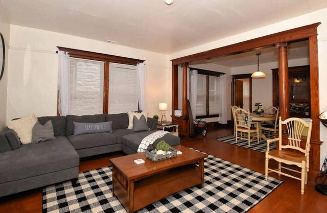 Charming Vintage Farmhouse 3 Bedroom Oasis