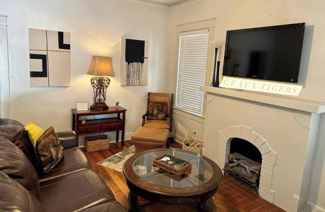 Charming Vintage House - Walking friendly!