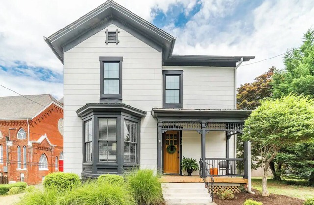 Charming Walkable Downtown Getaway w/ Coffee Bar!