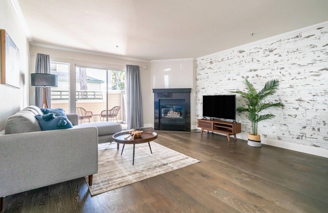 Charming Walnut Creek 1BR w/ Pool & A/C, nr Shops, by Blueground