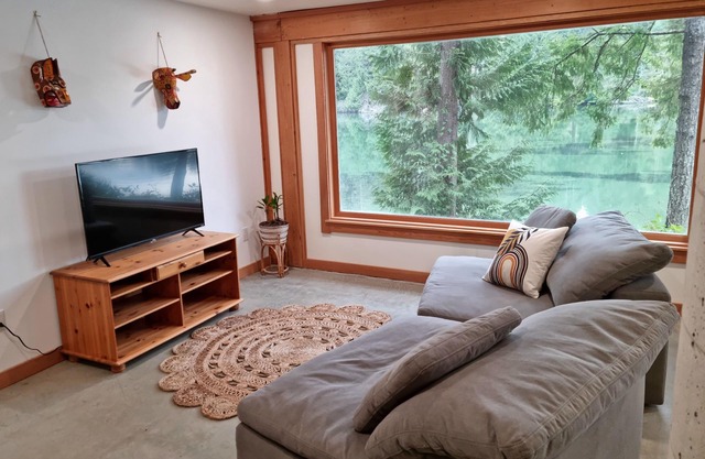 Charming waterfront Salt Spring Island B&B