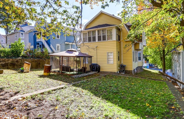 Charming Waterbury Gem w/ Smart TVs Near Skiing!
