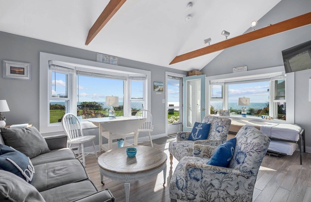 Charming Waterfront Cottage with Stunning Water Views