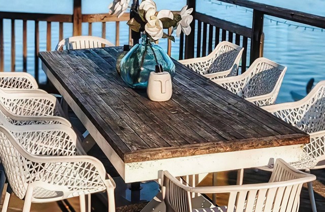 Charming waterfront cottage. Lake Couchiching Casino Rama/ski resorts.