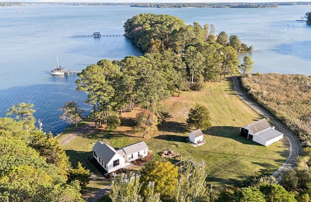 Charming Waterfront Cottage Retreat near St. Michaels