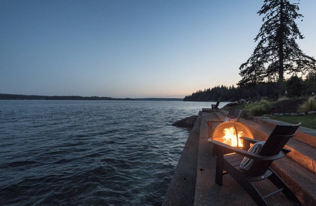 Charming Waterfront Getaway w Pickleball, SUP, BBQ