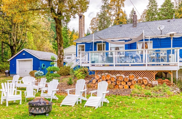 Charmantes Haus am Wasser mit Whirlpool - gegenüber von Rock Cove!
