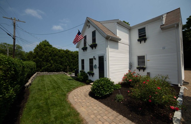 Charmantes 'Waterfront Distric' Haus im Herzen von Hyannis Port.