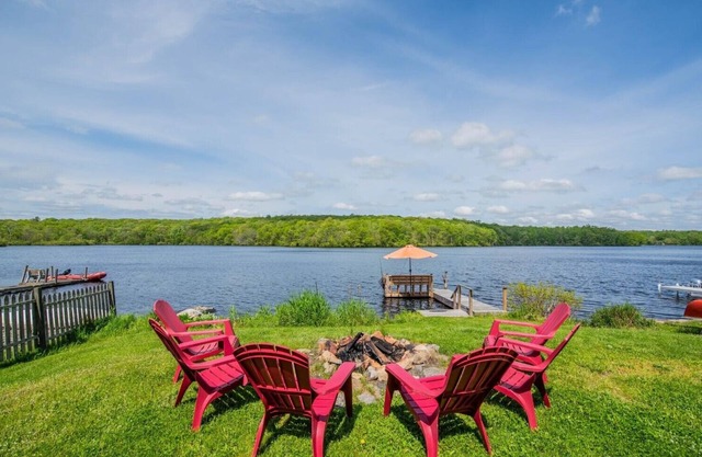 Charming Waterfront Lake House in Colchester, CT