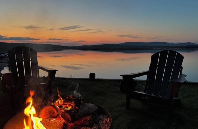 Charming Waterfront 3-bedroom cottage in peaceful Tupper Lake