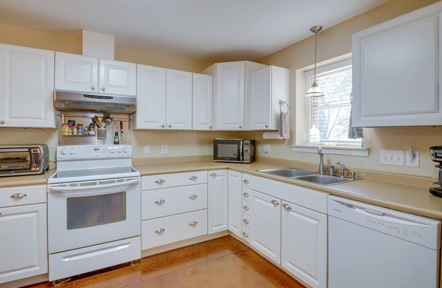 NEW! Charming Weiss Lake Apartment w/ Boat Slip!