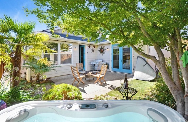 Charming Wine Country Getaway: Cozy Hot Tub, BBQ, & Mini Golf Fun
