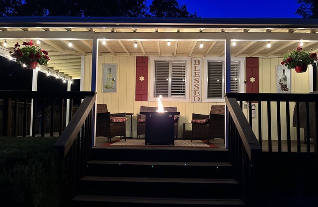 Charming Wine Country Cottage, Pet Friendly!