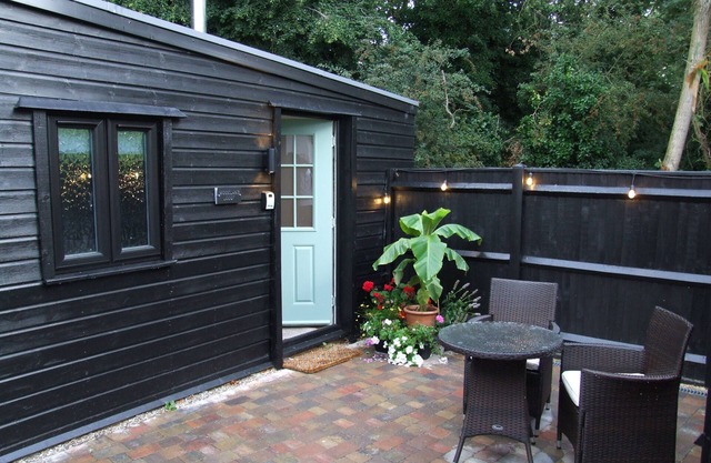 Charming Woodland Lodge 2 person 1 bedroom