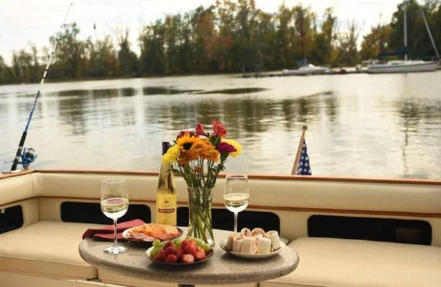 Charming Yacht on Catskill Creek