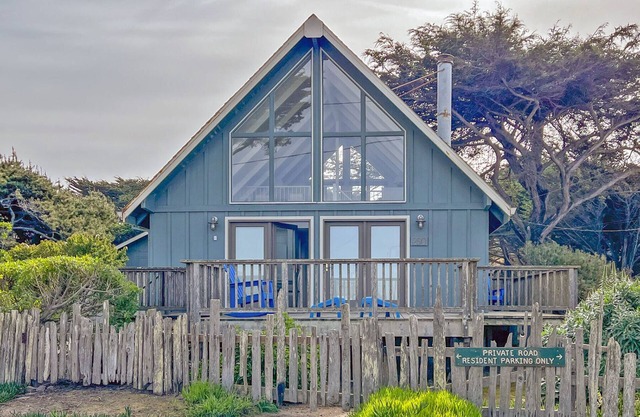 Chartwell Haven, seconds from the sand at Salmon Creek Beach