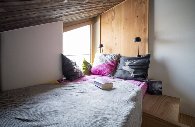 Chasa Bao: Luxuriöse neue 4.5-Zimmer-Dachwohnung mit Balkon und Aussicht in Sent