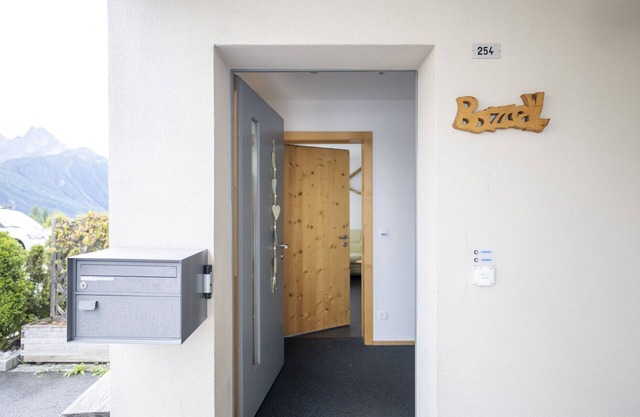 Chasa Bazzell: Schöne und gemütliche 3-Zimmerwohnung mit wunderschöner Aussicht in Ftan
