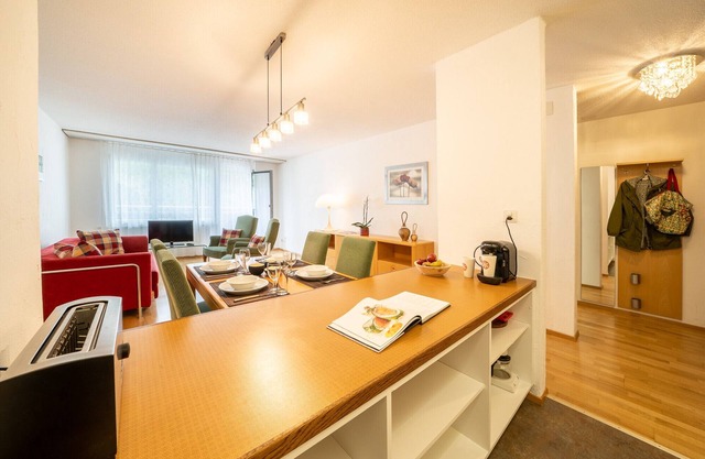 Chasa La Plavna: Charmante 2.5 Zimmerwohnung mit grossem Balkon Nähe Golfplatz