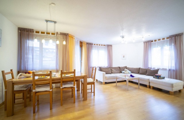 Chasa Serras Reitberger: 3.5-Zimmerwohnung bei Loipe & Skibushaltestelle