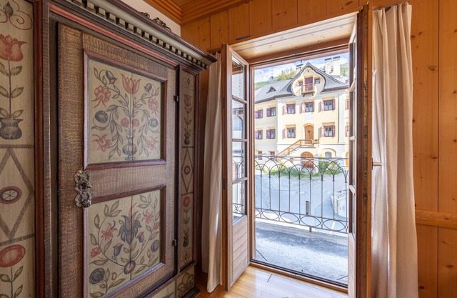Chasa Tredeschin: Ferienwohnung mit Stil im Dorfkern von Sent