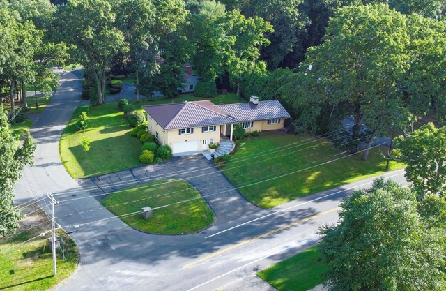 Château at Longmeadow, Luxurious Home, 5 min from MGM & Basketball Hall of Fame