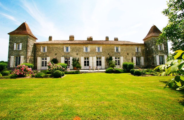 Chateau des Egrons; Elegant und zauberhaft mit Tennisplatz und beheiztem Pool