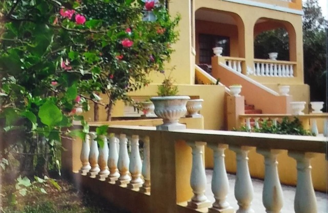 Chateau Getaway Bermy Style