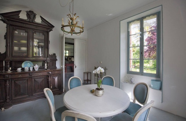 Château Lestéous romatische Suite mit Salon und Blick auf die Pyrenäenkette