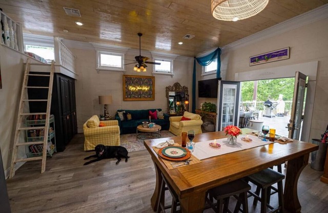 Chateau Royale, Haustiere erlaubt, Downtown on the Bayou, 2 Betten, 2 Bäder, + Kinder-Loft.