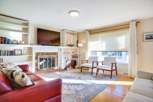 Chatham Home with Spacious Deck 2 Mi to Beaches!
