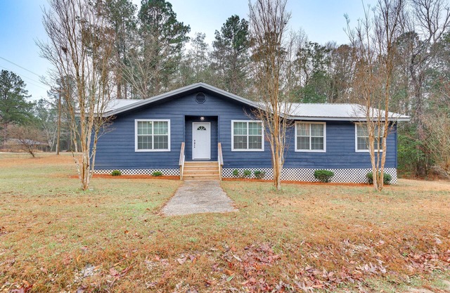 Chatom Retreat w/ Furnished Deck & Wooded Views!