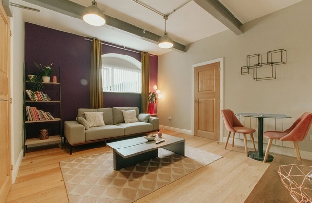 Cheap, Chic & Cheerful pad in Historic building