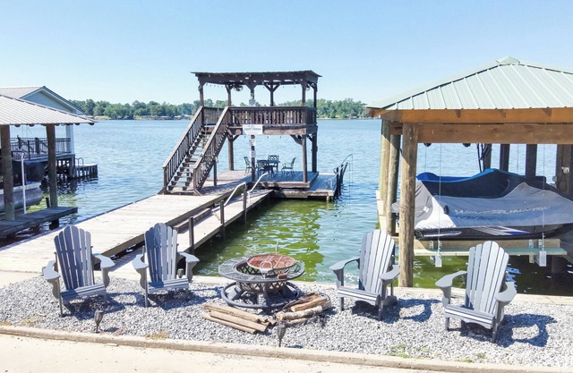 Niedrigere Raten aufgrund von Wasserverbrauch. False River Waterfront Cottage