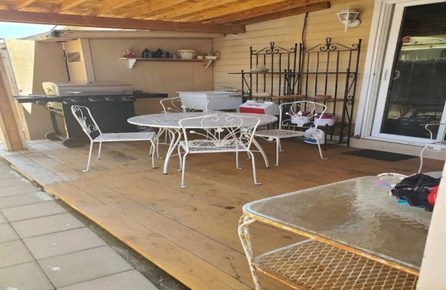 Cheerful,1 bd home + pool, SCUBA equip, walk to beach
