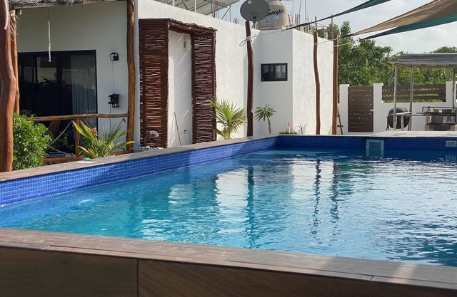 Cheerful 1 bedroom house w/ pool and much more!