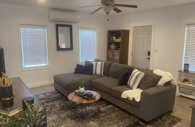 Cheerful 1 Bedroom House in the Middle of Town