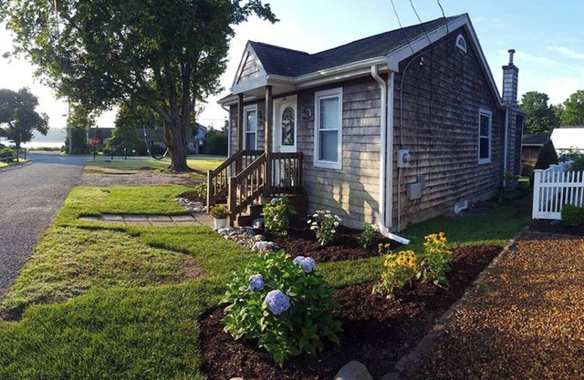 Cheerful 2 Bedroom Cottage