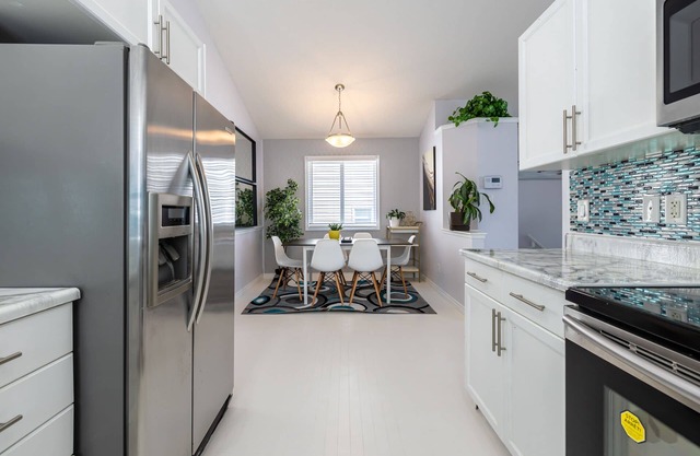Cheerful 2 bedroom bungalow with front parking
