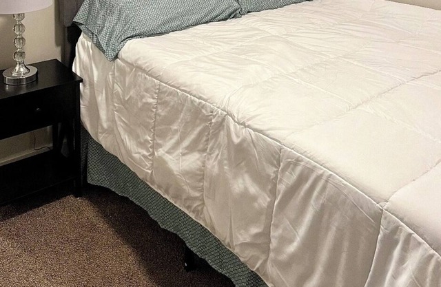 Cheerful 2 bedroom house with free parking