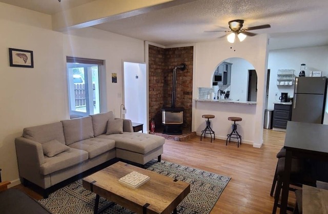 Cheerful 2 bedroom home with indoor fireplace.