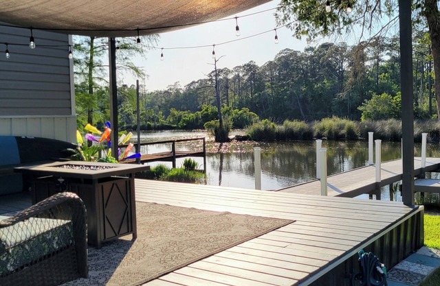 Cheerful 2 bedroom home on Miflin Creek