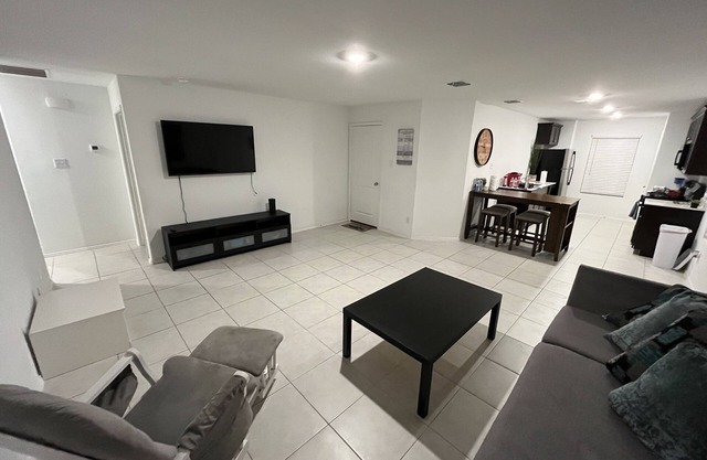 Cheerful 2 bedroom house with Community Lazy River