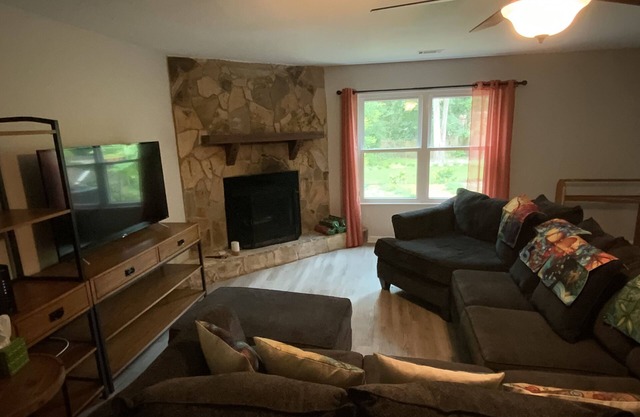 Cheerful 2-bedroom Easy Street Townhouse